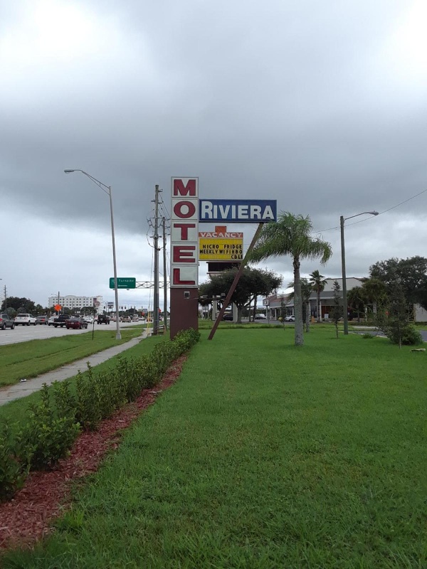 Riviera Motel image 1